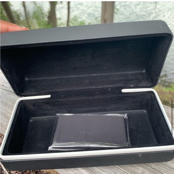 Givenchy Square oversized Sunglasses 55 mm - Picture 8 of 9